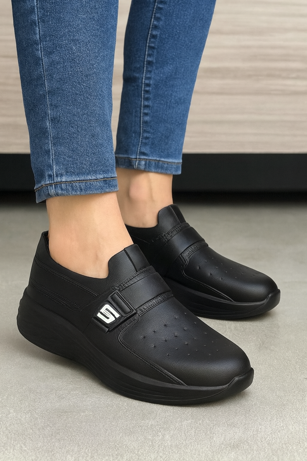 EVR Jogger for Men – Comfortable, Flexible & Water-Resistant Design